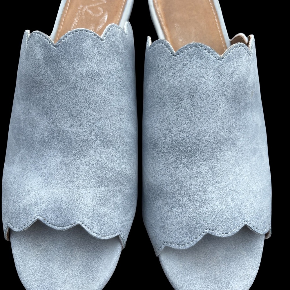 Aerosoles A2 Heel Rest Women’s Slides. Beautiful Scalloped Trim In Light Blue. - Picture 2 of 11